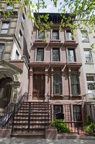 201B E 82nd St in New York, NY - Building Photo