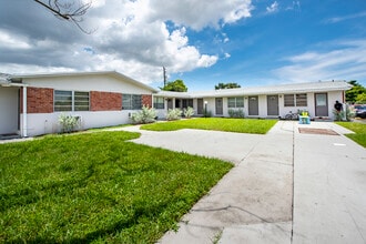 7221 Venetian St in Miramar, FL - Building Photo - Primary Photo