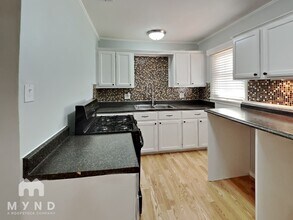 1207 Grace St in Weatherford, TX - Foto de edificio - Building Photo