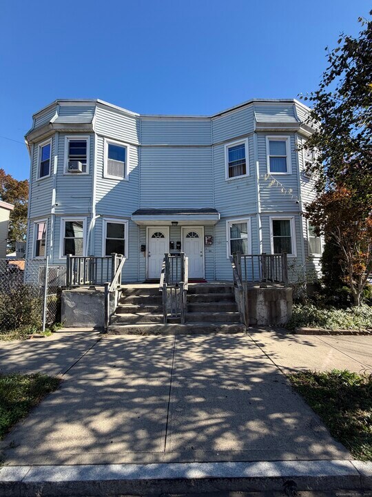 13 Lines St in New Haven, CT - Building Photo