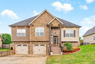140 Covey Rise Circle in Clarksville, TN - Building Photo - Building Photo