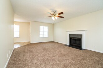 2813 Louise Russell Dr in Nashville, TN - Foto de edificio - Building Photo