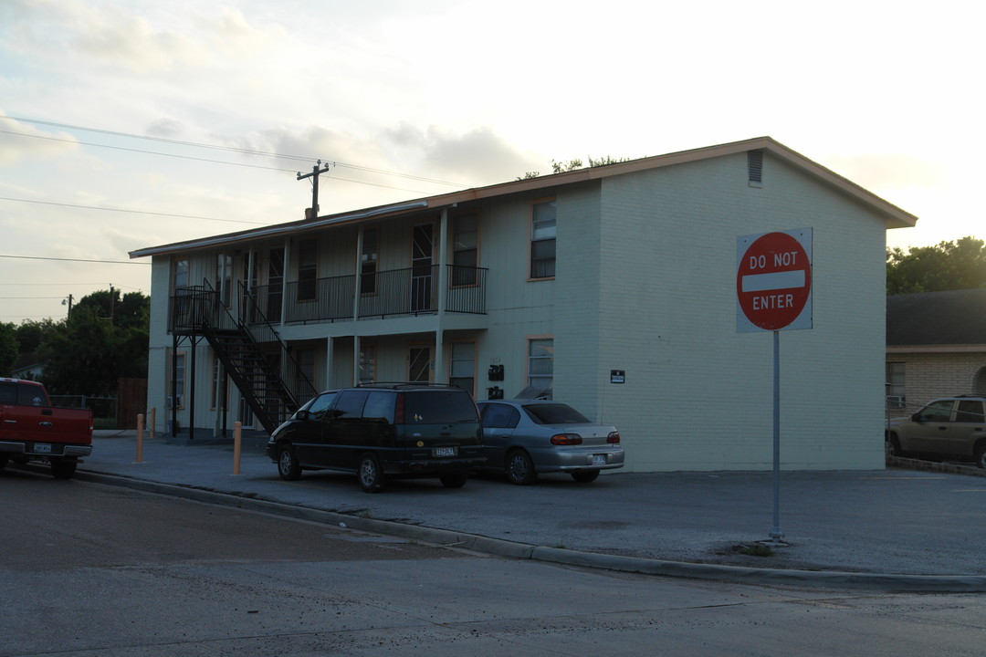 1554 16th St in Brownsville, TX - Building Photo