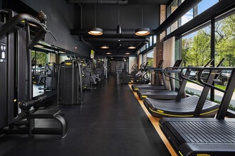 1431 W Lake St, Unit 906 in Chicago, IL - Building Photo - Building Photo