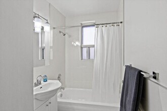 496/498 Simcoe St. N. in Oshawa, ON - Building Photo - Building Photo