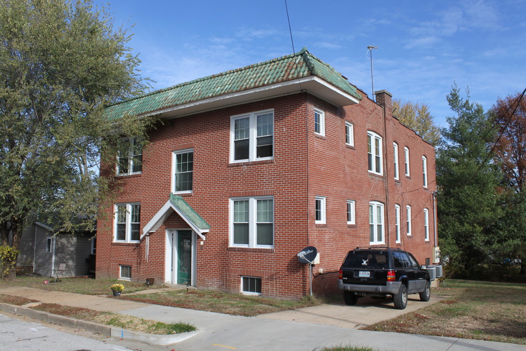 209 E 4th St in Washington, MO - Building Photo