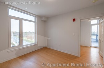77 New St, Unit #108 in Cambridge, MA - Building Photo - Building Photo