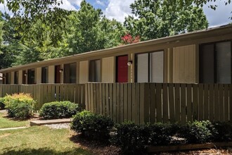 Poplar Springs Apartments in College Park, GA - Building Photo - Building Photo