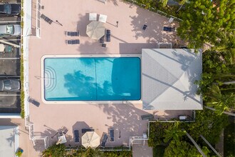 Le Phare Condominiums in Key Biscayne, FL - Foto de edificio - Building Photo