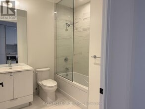 8 Interchange Wy in Vaughan, ON - Building Photo - Building Photo