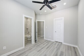 8155 Tate St in Houston, TX - Building Photo - Building Photo