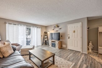 197 Robertson Way in Lincoln Park, NJ - Foto de edificio - Building Photo