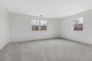 201 Bedford Rd, Unit #9e in Woburn, MA - Building Photo