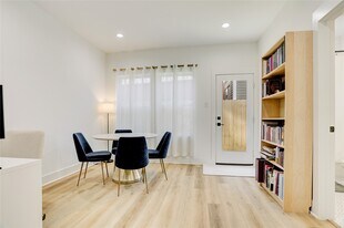 2013 Cochran St in Houston, TX - Building Photo