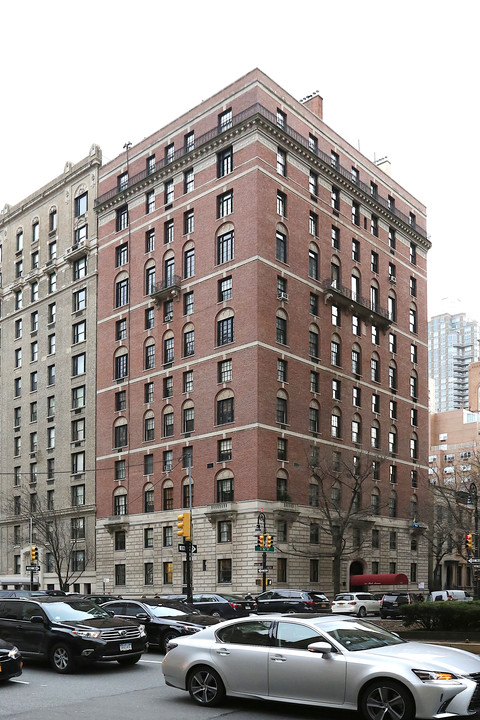 561-563 Park Ave in New York, NY - Foto de edificio