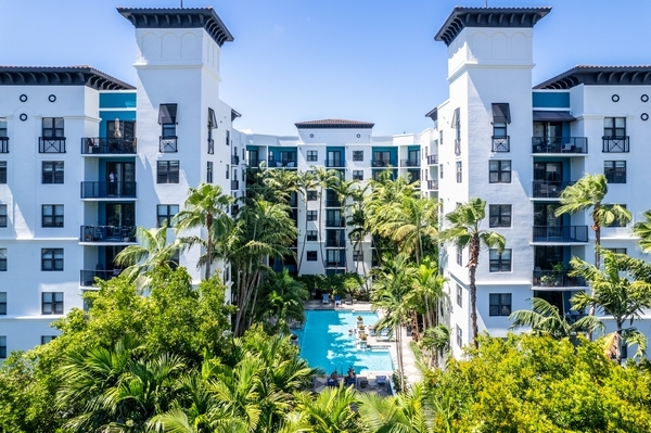 Aviah Flagler Village in Fort Lauderdale, FL - Building Photo