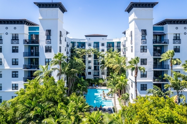 Aviah Flagler Village in Fort Lauderdale, FL - Foto de edificio