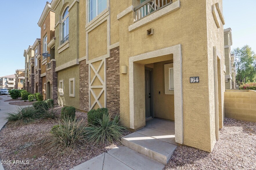 18250 N Cave Creek Rd, Unit 2 in Phoenix, AZ - Building Photo