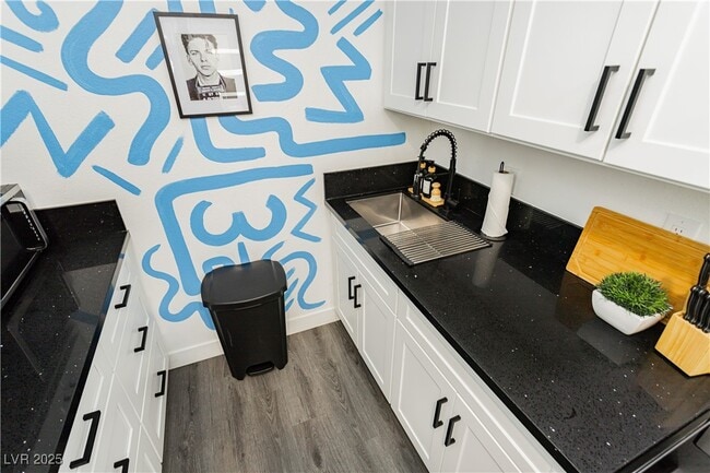 property at 522 E St Louis Ave