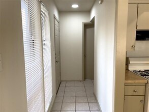 7206 Creekside Dr in Austin, TX - Building Photo - Building Photo