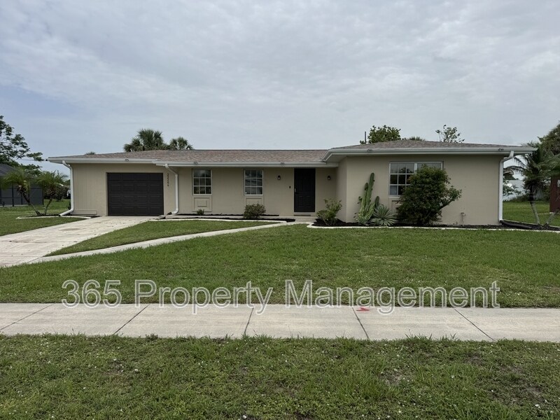 22206 Laramore Ave in Port Charlotte, FL - Building Photo