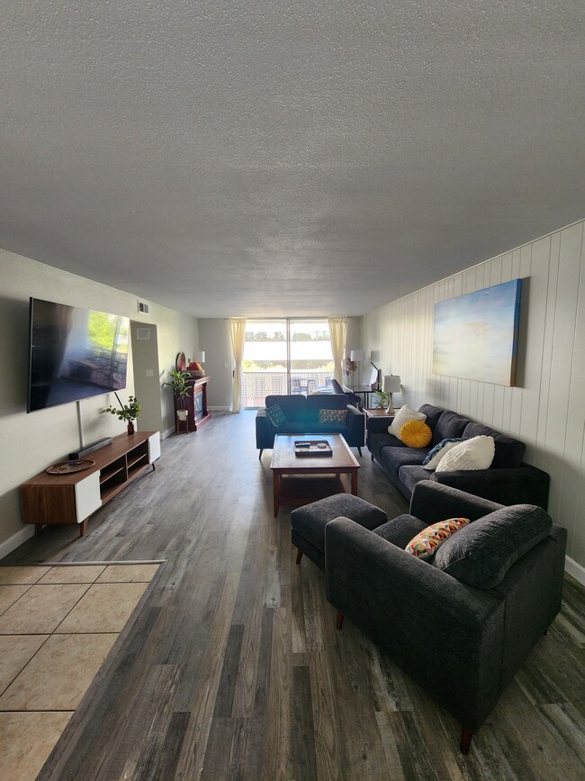 5180 N Wishon Ave, Unit 302 Furnished in Fresno, CA - Building Photo - Building Photo