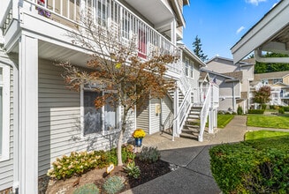 5400 Harbour Pointe Blvd in Mukilteo, WA - Building Photo - Building Photo