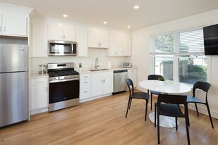 92 Brown St in Waltham, MA - Building Photo