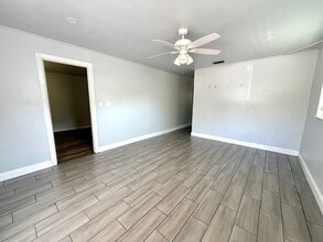 3005 Hawthorne St in Sarasota, FL - Building Photo - Building Photo