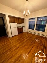 1033 Dempster St in Evanston, IL - Building Photo