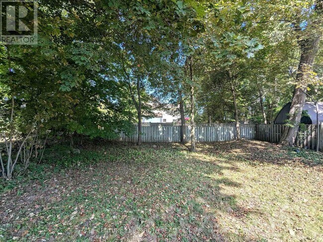 696 Hastings Ave in Innisfil, ON - Building Photo - Building Photo