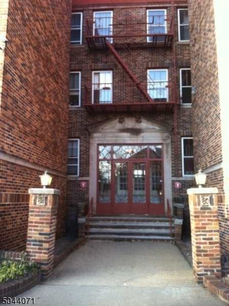 80 Union Ave in Clifton, NJ - Building Photo