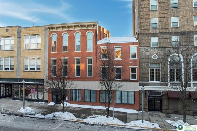109 S Centre St in Pottsville, PA - Foto de edificio - Building Photo