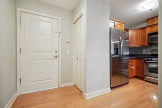 1415 6th Ave N, Unit 403 in Seattle, WA - Building Photo - Building Photo