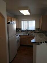 4308 W Lake Mead Blvd, Unit 102 in Las Vegas, NV - Foto de edificio - Building Photo