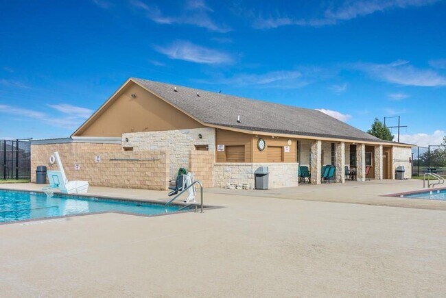 329 Yearwood Ln in Jarrell, TX - Building Photo - Building Photo