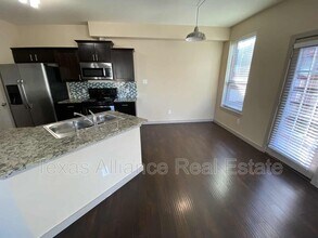 3625 Valley Vista Dr in Hurst, TX - Building Photo - Building Photo