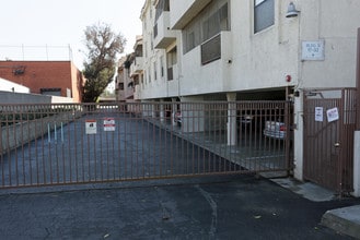 Portofino Village Apartments in Paramount, CA - Building Photo - Building Photo