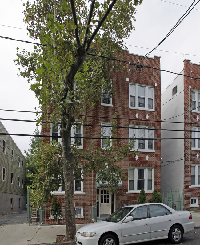 187 Pine St in Jersey City, NJ - Building Photo - Building Photo