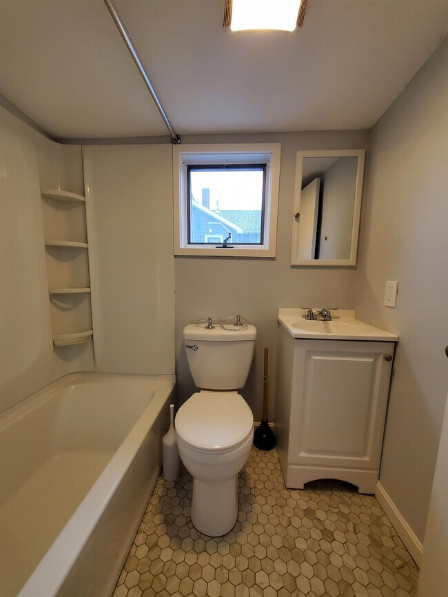 170 Highland Ave, Unit 3 in Somerville, MA - Building Photo - Building Photo