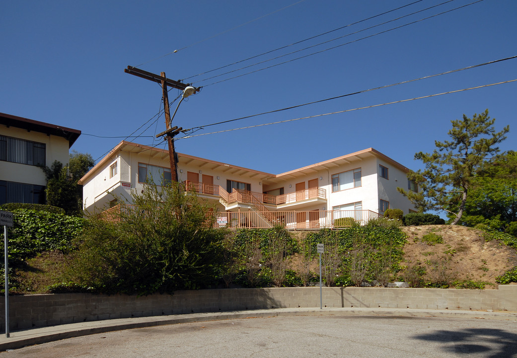 6001 Hillandale Dr in Los Angeles, CA - Foto de edificio