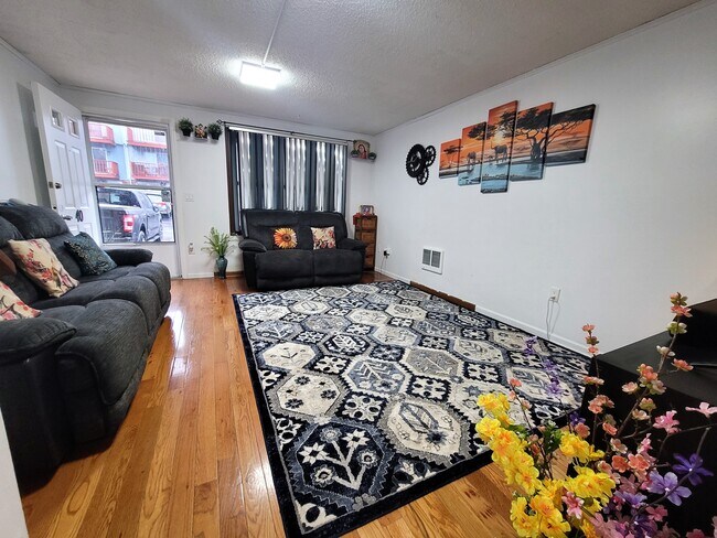250 Congress Ave, Unit 40 in Chelsea, MA - Foto de edificio - Building Photo
