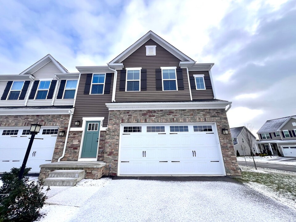 250 Cranesbill Dr in Mars, PA - Building Photo