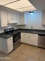 2028 W Lawrence Rd in Phoenix, AZ - Building Photo