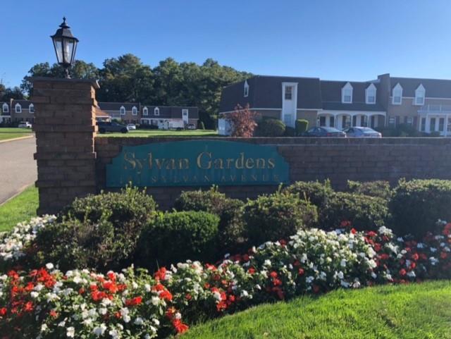101 Sylvan Ave in Miller Place, NY - Building Photo