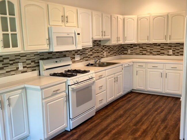 591 Azalea Cir in Northfield, OH - Building Photo - Building Photo