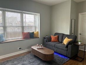 3034 W Montrose Ave in Chicago, IL - Building Photo - Building Photo