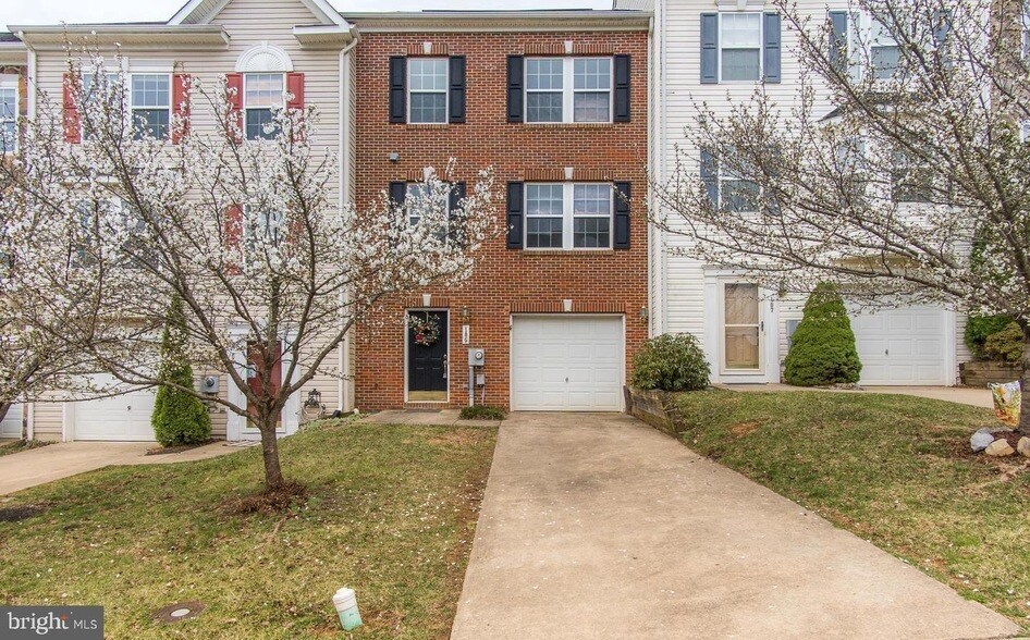 105 Raphael Ct, Unit 1119 in Martinsburg, WV - Building Photo