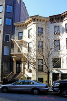 106 W 81st St in New York, NY - Building Photo
