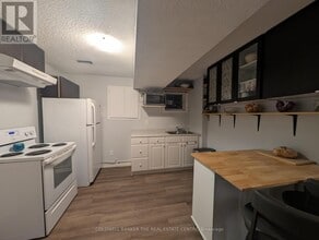 64 Athabaska Rd in Barrie, ON - Building Photo - Building Photo